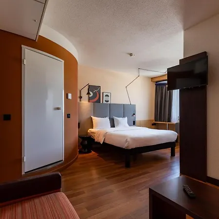 Ξενοδοχείο Ibis Airport Messe 3*