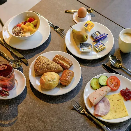 Ibis Airport Messe 3*