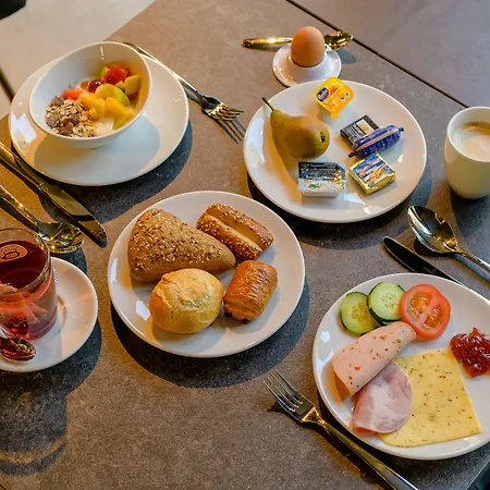 Ibis Airport Messe 3*