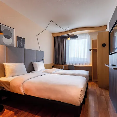 Ibis Airport Messe 3*